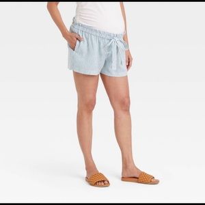 NWT tie front maternity shorts